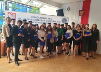 Tarnobrzeg. W „Prymasówce” podsumowano ważny projekt. 39 uczniów zdobyło doświadczenie zawodowe.