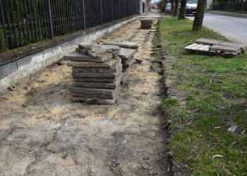 Koprzywnica: Trwa remont ulicy 11 Listopada. Utrudnienia dla kierowców i pieszych.