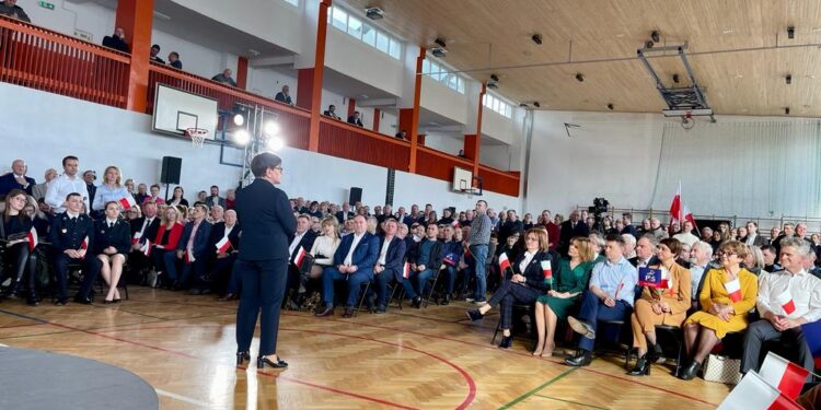 Sandomierz, Jeżowe: Była premier deklaruje pomoc w sprawie drogi.