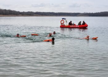 Tarnobrzeg. Sportowe zmagania na Jeziorze Tarnobrzeskim