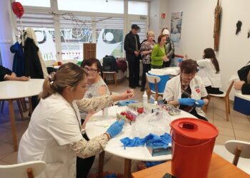 Tarnobrzeg. Badania profilaktyczne w centrum seniora. Duże zainteresowanie.