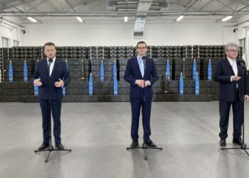 Nowa Dęba. Unijny komisarz, Premier RP i szef MON z wizytą w Dezamecie