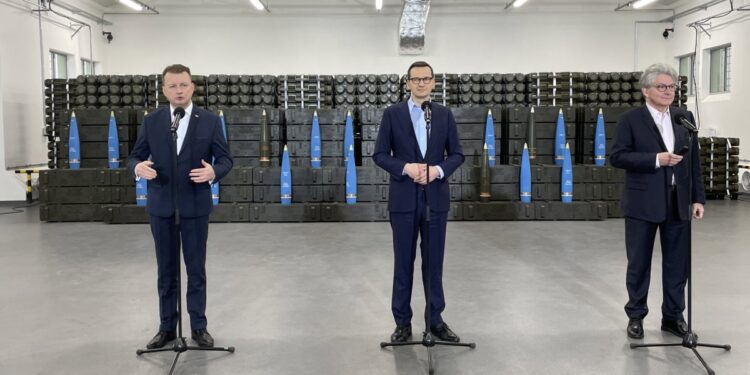 Nowa Dęba. Unijny komisarz, Premier RP i szef MON z wizytą w Dezamecie