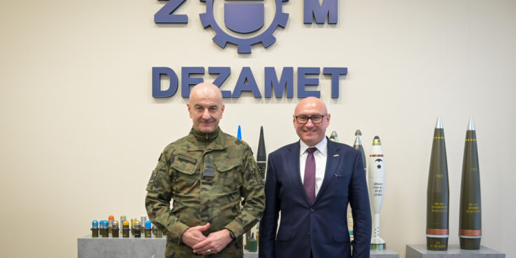 Nowa Dęba. Szef Sztabu Generalnego Wojska Polskiego z wizytą w Dezamecie