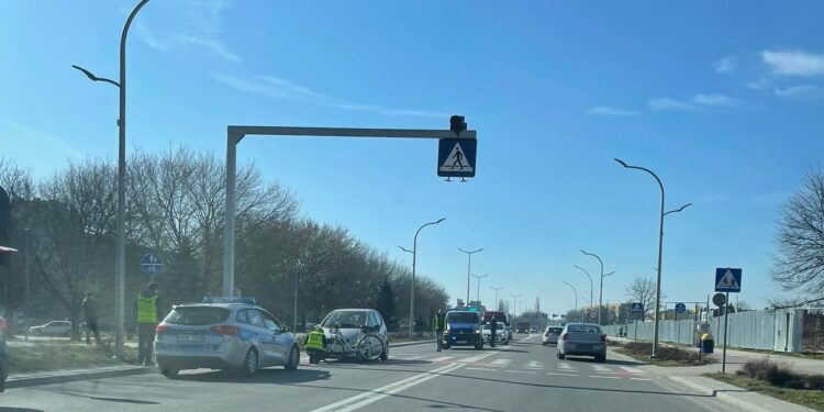 Tarnobrzeg. Potrącenie rowerzysty. Utrudnienia w ruchu.