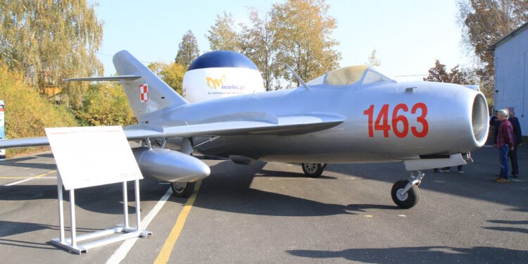 Mielec: Chcemy mały samolot na Osiedlu Lotników !