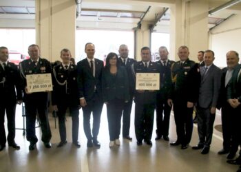 Powiat Stalowowolski: Promesy na zakup dwóch kolejnych samochodów dla jednostek OSP