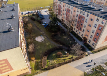 Stalowa Wola: Dwie firmy wystartowały w powtórzonym przetargu na podwórko przy PCK6