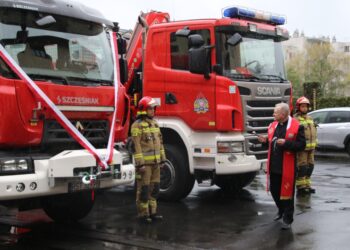 Stalowa Wola: W Komendzie Powiatowej PSP uroczyście przekazano samochody