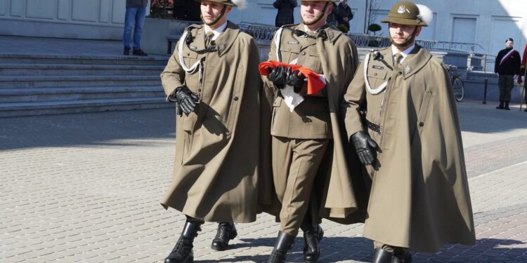 Stalowa Wola: Uroczystości wojskowe rozpoczęły obchody święta Żołnierzy Wyklętych