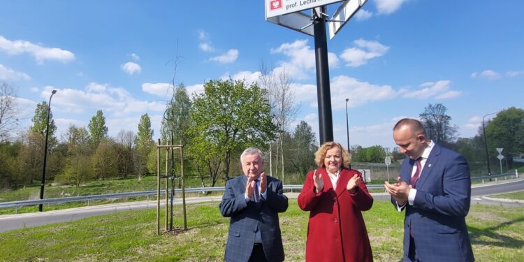 Baranów Sandomierski. Nowa droga i rondo w Skopaniu.