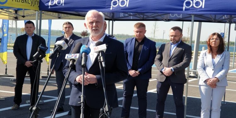 Tarnobrzeg. Nowe parkingi nad jeziorem.