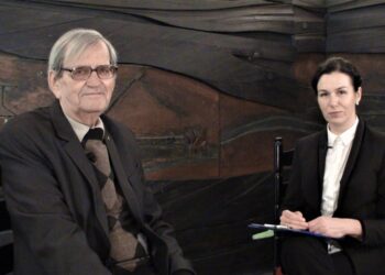 Tarnobrzeg. Droga krzyżowa w parku dzikowskim.