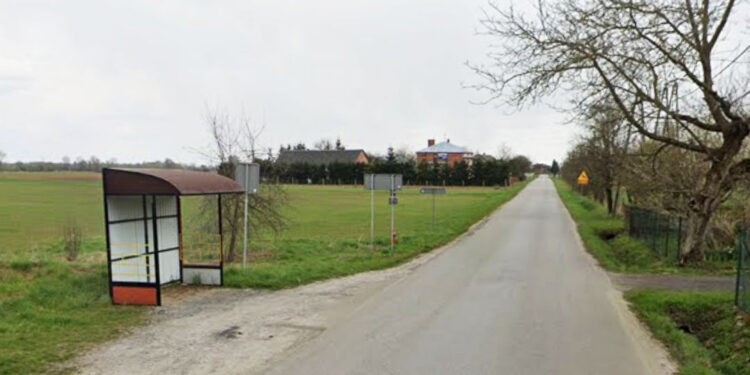 Łazów, Krzeszów: Powiat szuka wykonawcy przebudowy drogi powiatowej 1074R