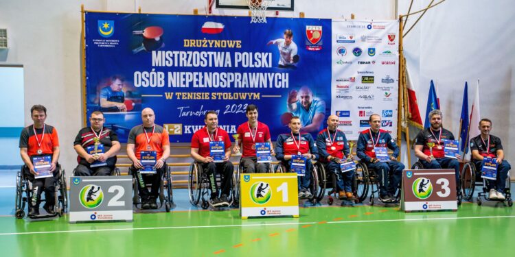 Tarnobrzeg: 5 drużyn IKS JEZIORO Tarnobrzeg na podium w Drużynowych Mistrzostwach Polski w tenisie stołowym.