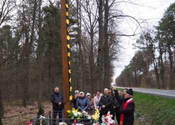 Mielec: Krzyż powrócił na swoje miejsce.