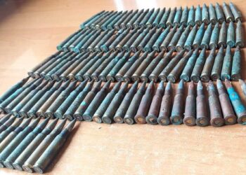 Mielec: Nietypowe znalezisko w futrynie drzwi.