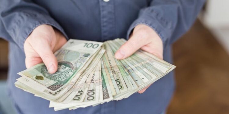 Mielec:  Senior oszukany metodą „na policjanta”