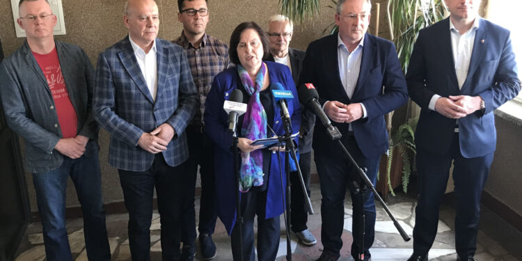 Stalowa Wola: Parlamentarzyści KO spotkali się z mieszkańcami i przedsiębiorcami.