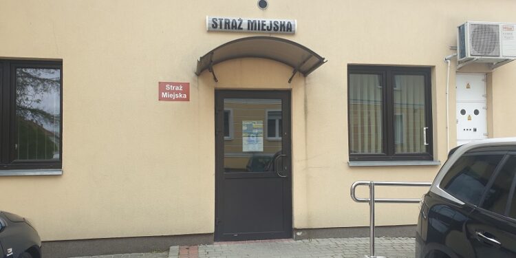 Tarnobrzeg. Strażnicy miejscy pracują dłużej.