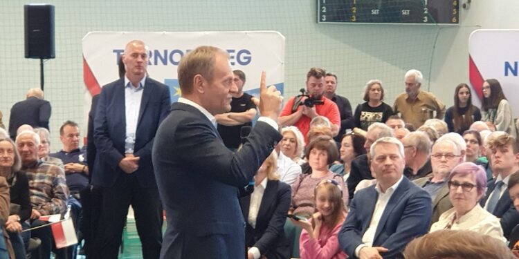 Tarnobrzeg. Przewodniczący PO Donald Tusk spotkał się z mieszkańcami.