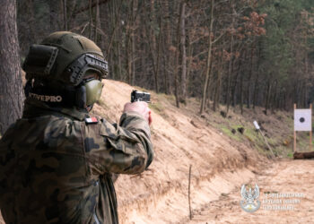 Ćmielów: Terytorialsi rywalizowali w strzelaniu.