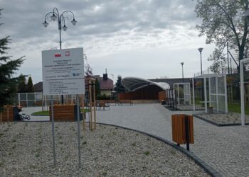 Tuszów Narodowy: Nowoczesny plac do koncertów i spotkań