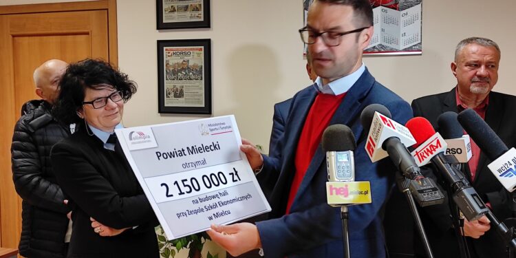 Mielec: Nowe obiekty sportowe  przy mieleckich szkołach