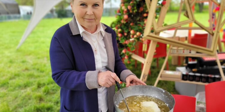 Sandomierz: Oryginalne warsztaty dla dorosłych i dzieci podczas festiwalu z jabłkiem w roli głównej.