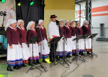 Samborzec: Folkowa potańcówka, atrakcje dla rodzin i potrawy gospodyń wiejskich ściągnęły tłumy.