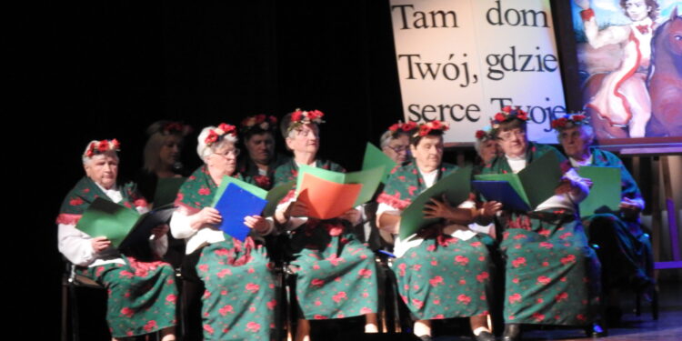 Połaniec: Uczestnicy ŚDS zachwycili publiczność występem pt. „Tam dom Twój, gdzie serce Twoje”