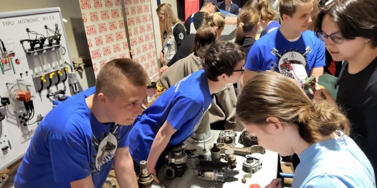 Tarnobrzeg. Targi Edukacji w Dziesiątce