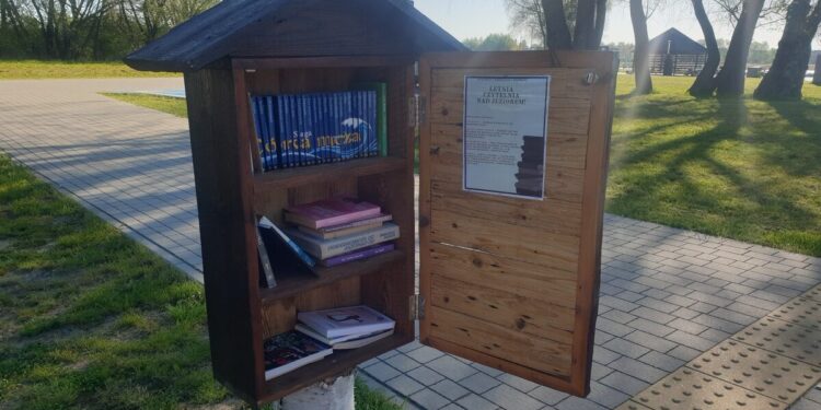 Tarnobrzeg. Poczytaj nad jeziorem.