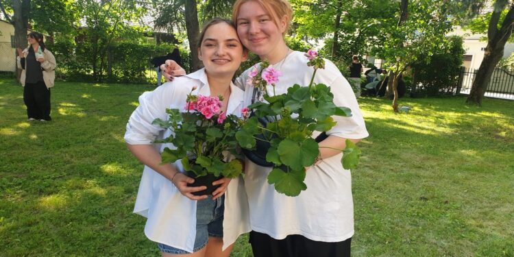 Tarnobrzeg. „Sadzimy lilaki”. II Piknik Ekologiczny w „Rolniku”.