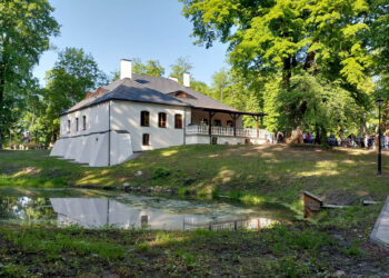 Bieliny: Dwór z XVII wieku i park odrestaurowane zachęcają do odwiedzin