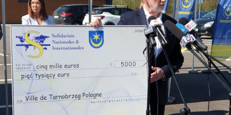Tarnobrzeg. Pięć tysięcy euro z Francji przez Tarnobrzeg na Ukrainę.