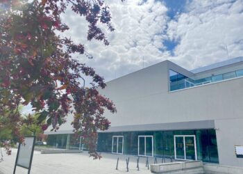 Mielec: Wystawa Łukasza Golby –  sztuka z recyklingu i komiksowa inspiracja