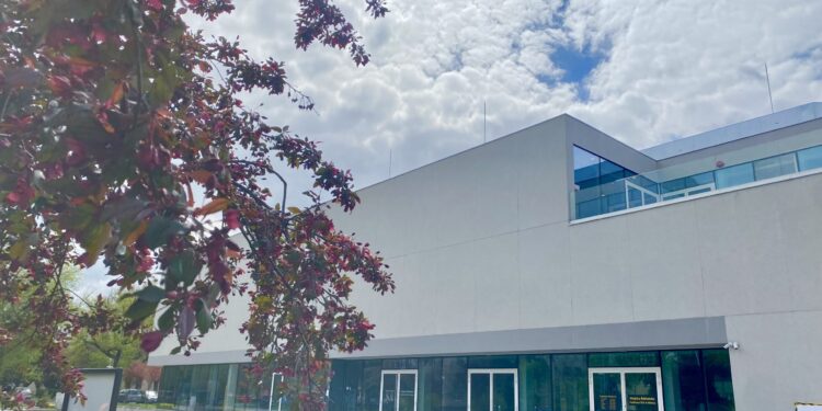 Mielec: Wystawa Łukasza Golby – sztuka z recyklingu i komiksowa inspiracja