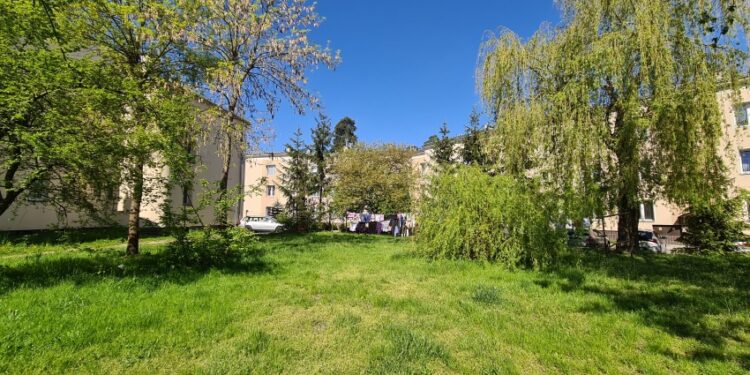 Stalowa Wola: W tym tygodniu ruszy przebudowa podwórka przy Popiełuszki 41