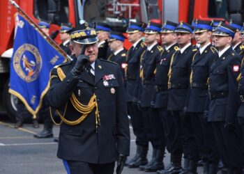 Stalowa Wola: Dzień Strażaka w Komendzie Powiatowej PSP z medalami, awansami i Super Strażakiem.