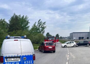 Tarnobrzeg: Jedna osoba w szpitalu po zderzeniu samochodów