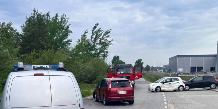 Tarnobrzeg: Jedna osoba w szpitalu po zderzeniu samochodów