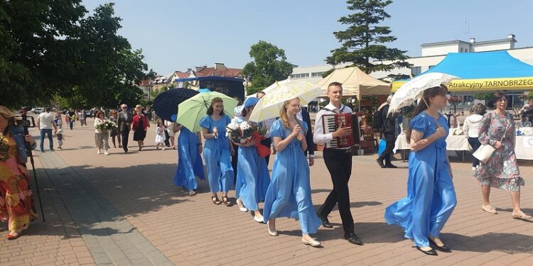 Tarnobrzeg. Urodziny miasta i rocznica odkrycia złóż siarki. Świętowanie na Placu Bartosza Głowackiego.