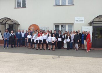 Wadowice Górne: Biało-Czerwone Mury Historii