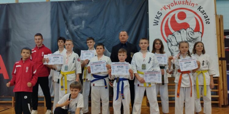 Sandomierz: Udany start karateków