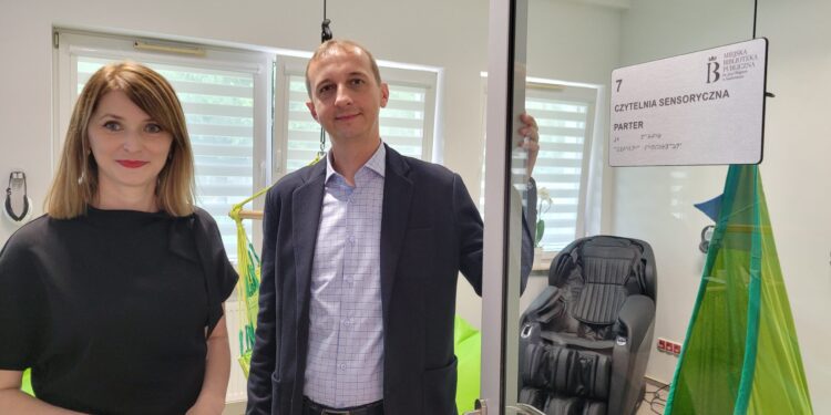 Sandomierz: Czytelnia, jakiej nie ma nikt, będzie służyć osobom z niepełnosprawnościami.