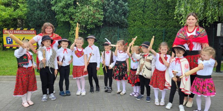 Sandomierz: Góralskie występy przedszkolaków.