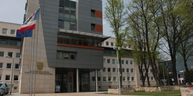 Podkarpacie: Ponad 15 mln wsparcia dla podkarpackich gmin na drogi i zbiorniki wodne