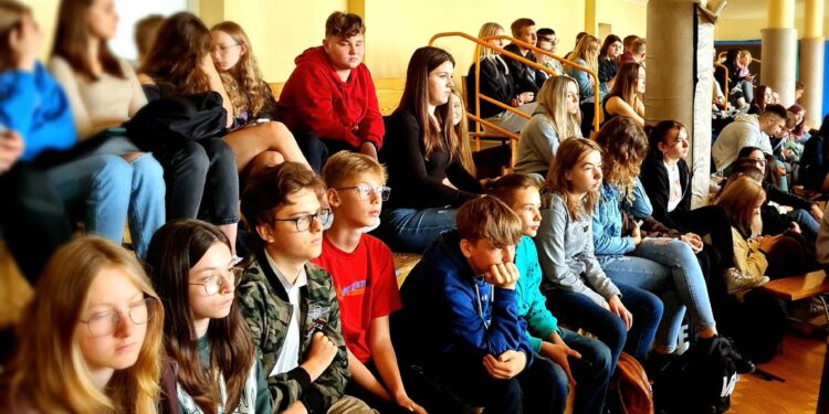 Staszów: „Świadomi Online”.