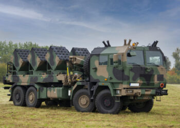 Stalowa Wola: Podpisanie umowy z Hutą Stalowa Wola na dostawę dla wojska pojazdów minowania narzutowego BAOBAB.